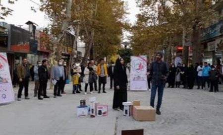 نمایش خیابانی با عنوان “عتیقه” ، توسط گروه نمایش راد وابسته به اداره فرهنگ و ارشاد اسلامی شهرستان مهران در خیابان طالقانی ایلام اجرا شد.
