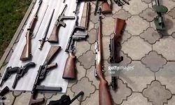 ۱۶ قبضه اسلحه قاچاق با دستور دادستان ایلام توسط مرزبانی استان کشف و ضبط شد