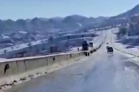 محور ایلام مهران باز است و تردد در آن جریان دارد