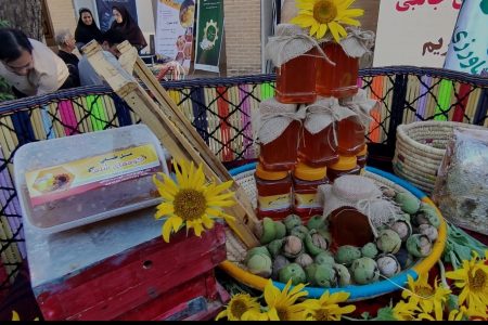 نخستین جشنواره ترویجی و نمایشگاه عسل و فرآورده‌های جانبی برگزار شد