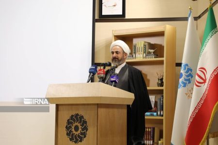 امام جمعه ایلام: کتابخانه سنگر سترگ مقابله با تهاجم دشمن است