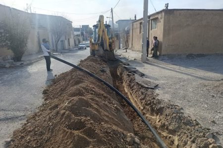 تداوم خدمت‌رسانی جهادی؛ اجرای بیش از ۱۶ کیلومتر شبکه توزیع و خط انتقال آب در ۱۲ روستای ایلام و بهره‌مندی سه هزار نفر از آب سالم از ابتدای اسفند ماه